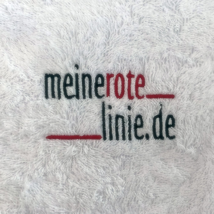 Bademantel mit verschiedenen Stickmotiven auf rechter oder linker Brustseite