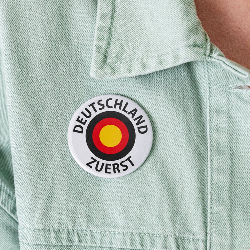 "Deutschland zuerst" Buttons groß 56 mm (5er Pack)
