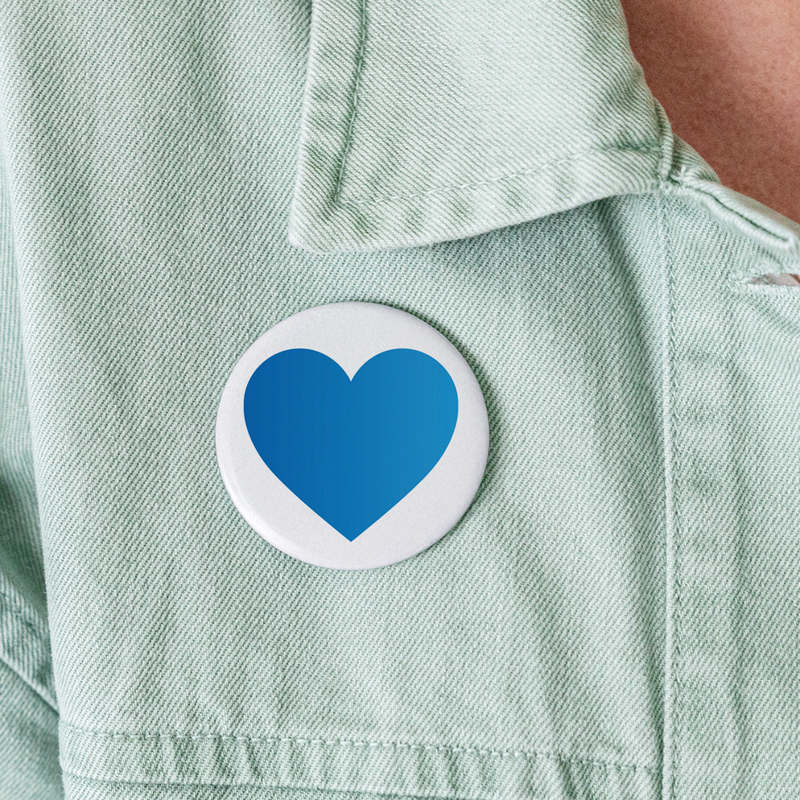 "Mein Herz schlägt blau" Buttons groß 56 mm (5er Pack)