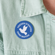 "Frieden schaffen ohne Waffen" Buttons groß 56 mm (5er Pack) - realsatireportal