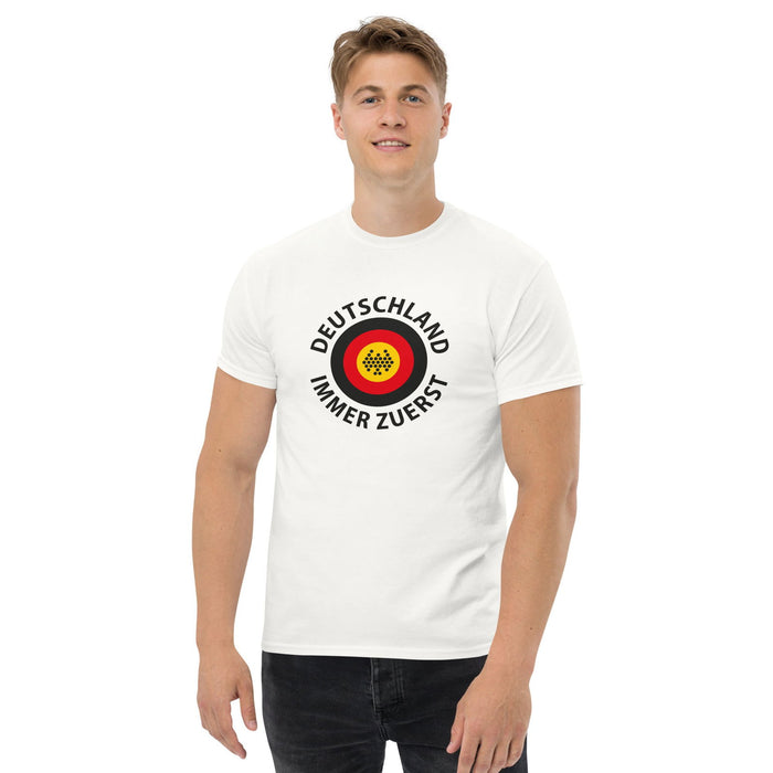 Klassisches T-Shirt "Deutschland immer zuerst" - realsatireportal