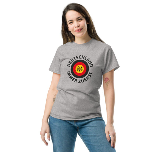 Klassisches T-Shirt "Deutschland immer zuerst" - realsatireportal