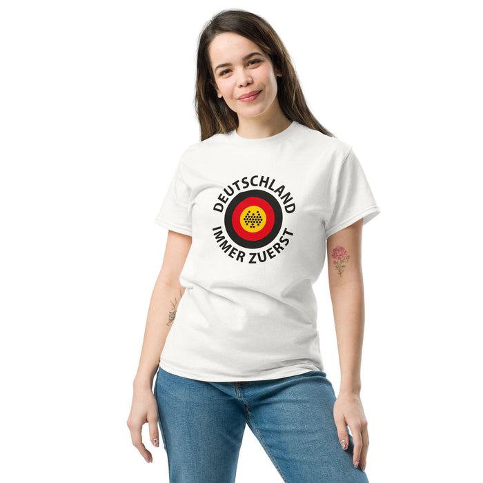 Klassisches T-Shirt "Deutschland immer zuerst" - realsatireportal